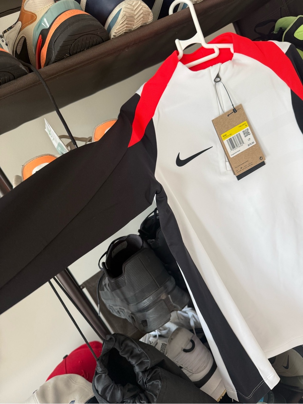 ᑎIKE KIᗪS DᖇI-ᖴIT STᖇIKE 24 ᗪᖇIᒪᒪ TOᑭ - SZ S (Slim Fit)

 FD7573-010
Nike Youth - Picture 3 of 6